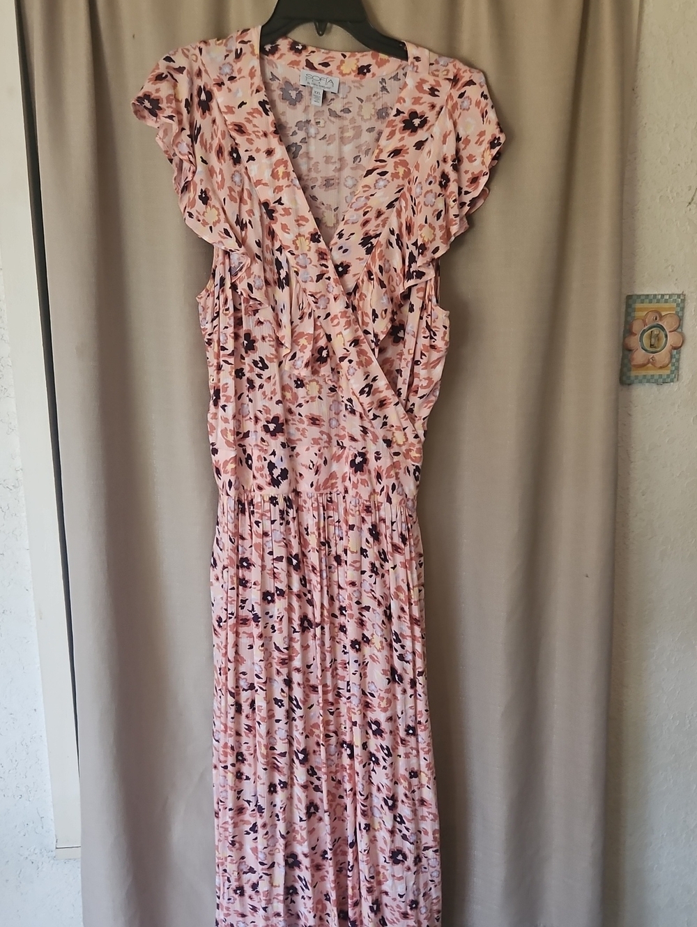 NWOT Sofia Vergara Maxi Dress